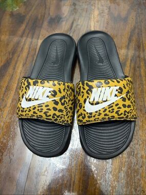 Nike Women’s Leopard-Print Slide Sandals Sz 8